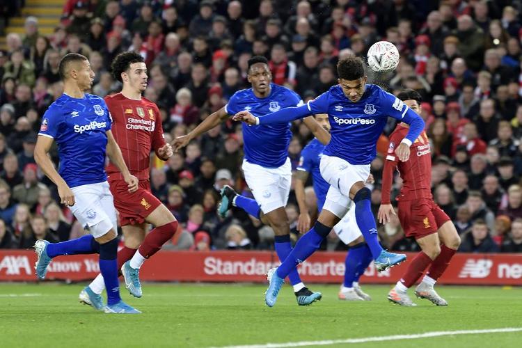 记者：水晶宫引进莱斯特城前锋埃尔哈努斯的交易破裂