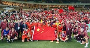 皮亚尼奇重返尤文训练基地，与斯帕莱蒂、基耶利尼合影