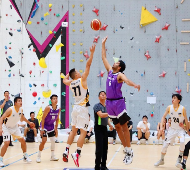 记者：泰山不会放弃成绩搞年轻化，韩鹏明年是否执教还没定