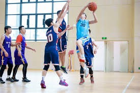 库里31分导逆转多强：45次单节20+历史第一 连续75场命中三分